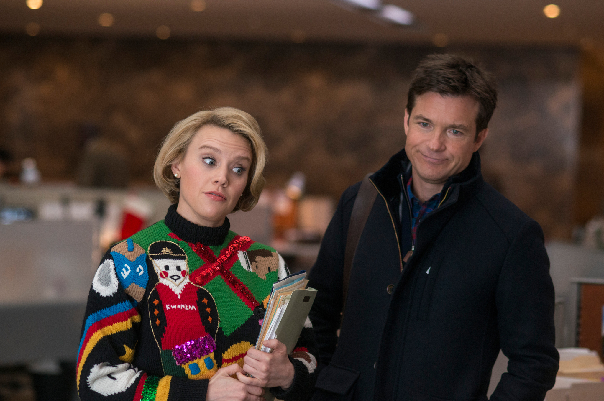 Jason Bateman and Kate McKinnon in Office Christmas Party (2016)