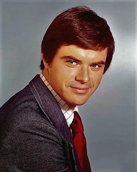 Robert Urich in Bob & Carol & Ted & Alice (1973)