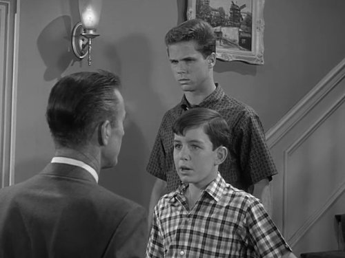 Hugh Beaumont, Tony Dow, and Jerry Mathers in Leave It to Beaver (1957)