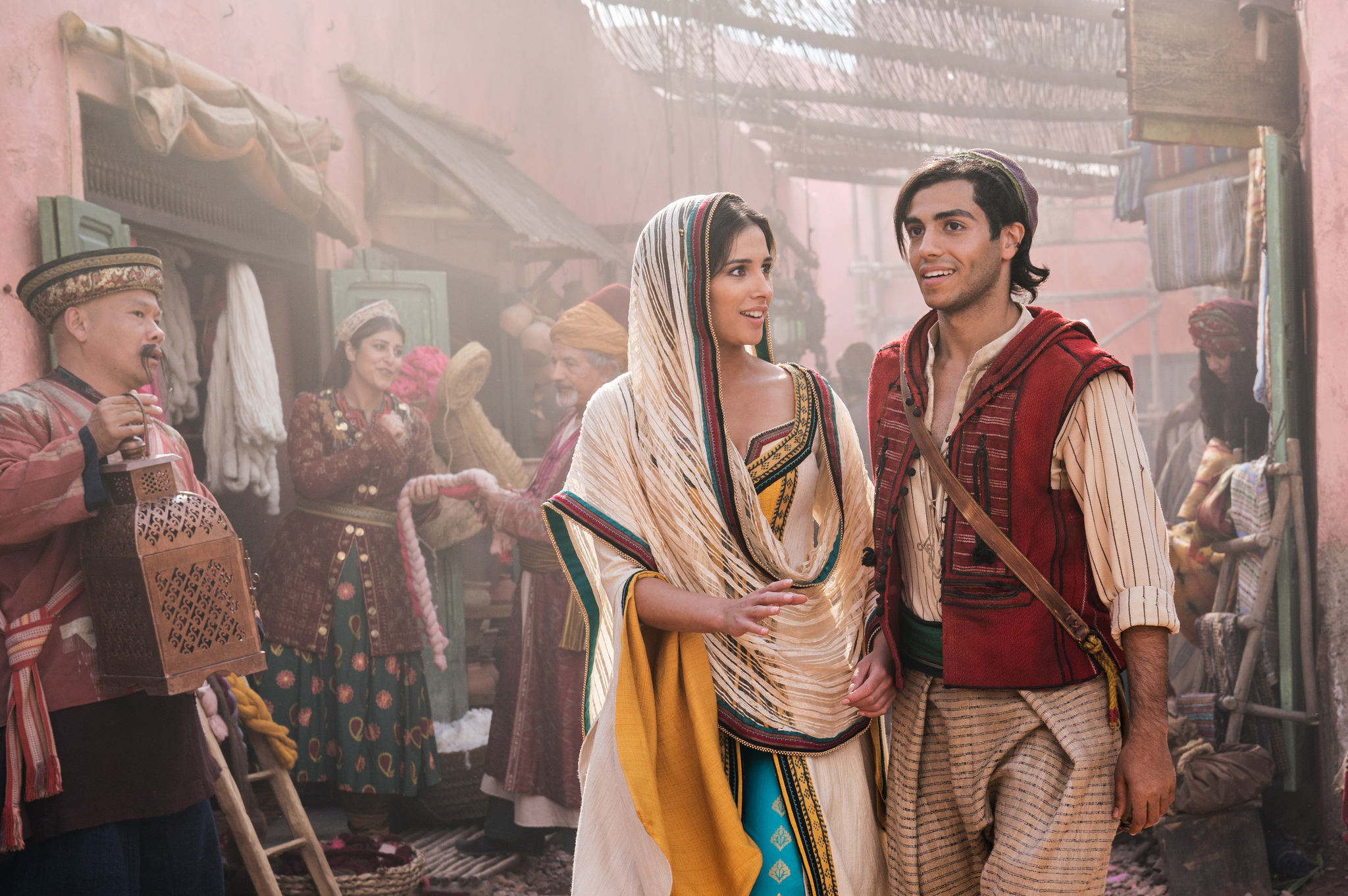 Naomi Scott and Mena Massoud in Aladdin (2019)