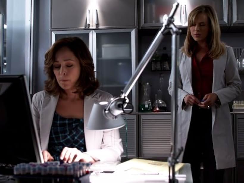 Julie Benz and Autumn Reeser in No Ordinary Family (2010)