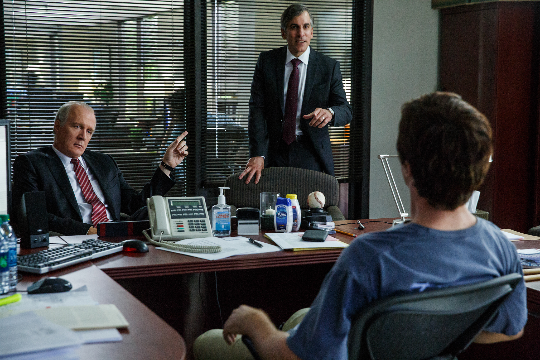 Christian Bale, Tracy Letts, and Wayne Pére in The Big Short (2015)