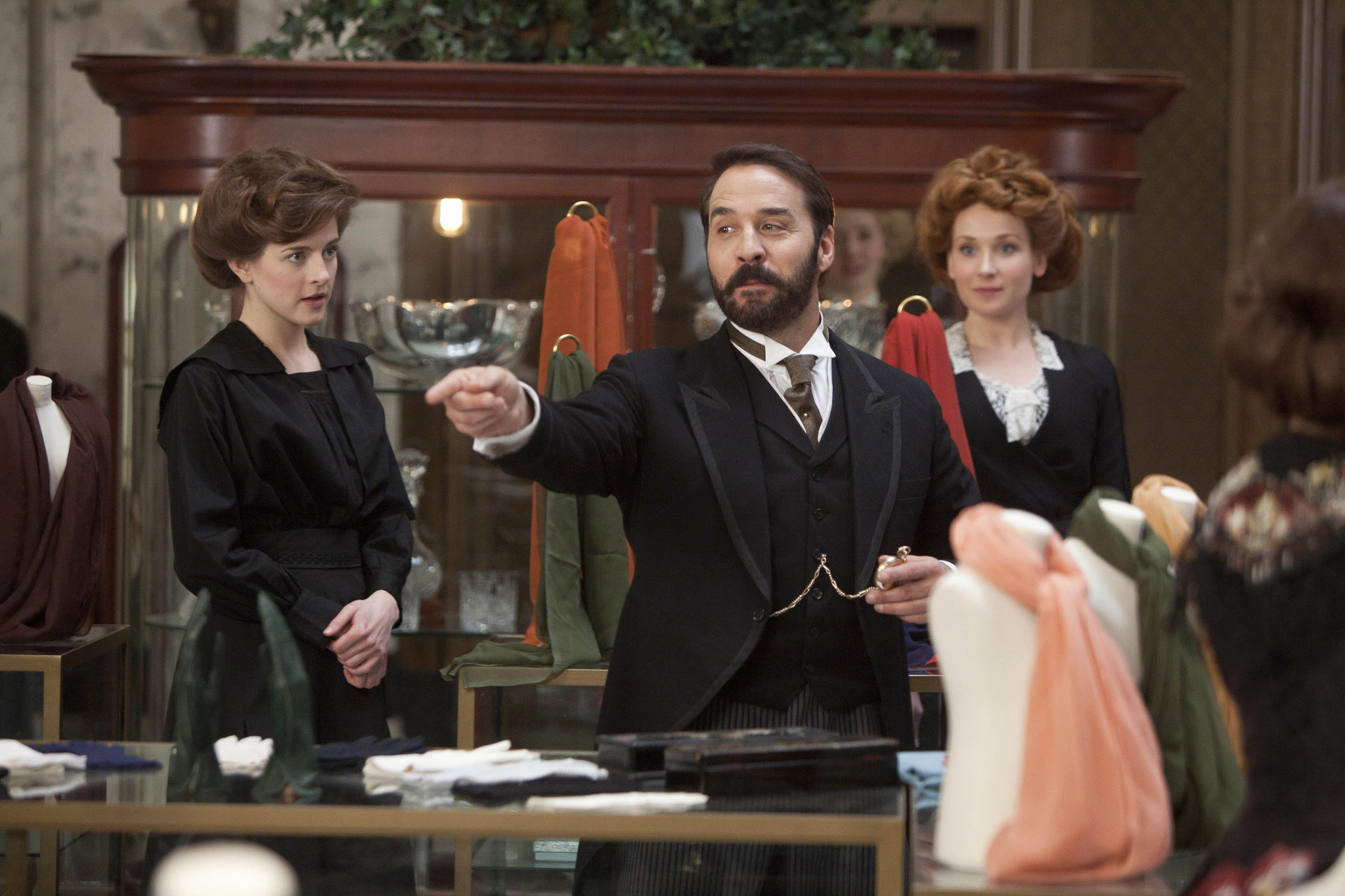 Jeremy Piven, Aisling Loftus, and Amy Beth Hayes in Mr Selfridge (2013)