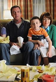 Patricia Heaton, Neil Flynn, Eden Sher, Charlie McDermott, and Atticus Shaffer in The Middle (2009)