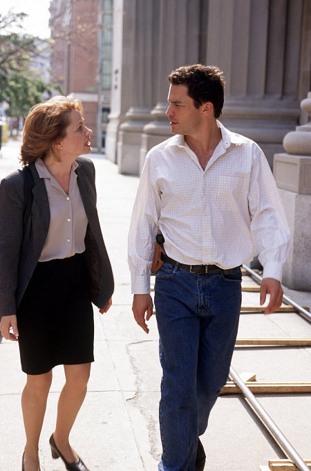 Deirdre Lovejoy and Dominic West in The Wire (2002)