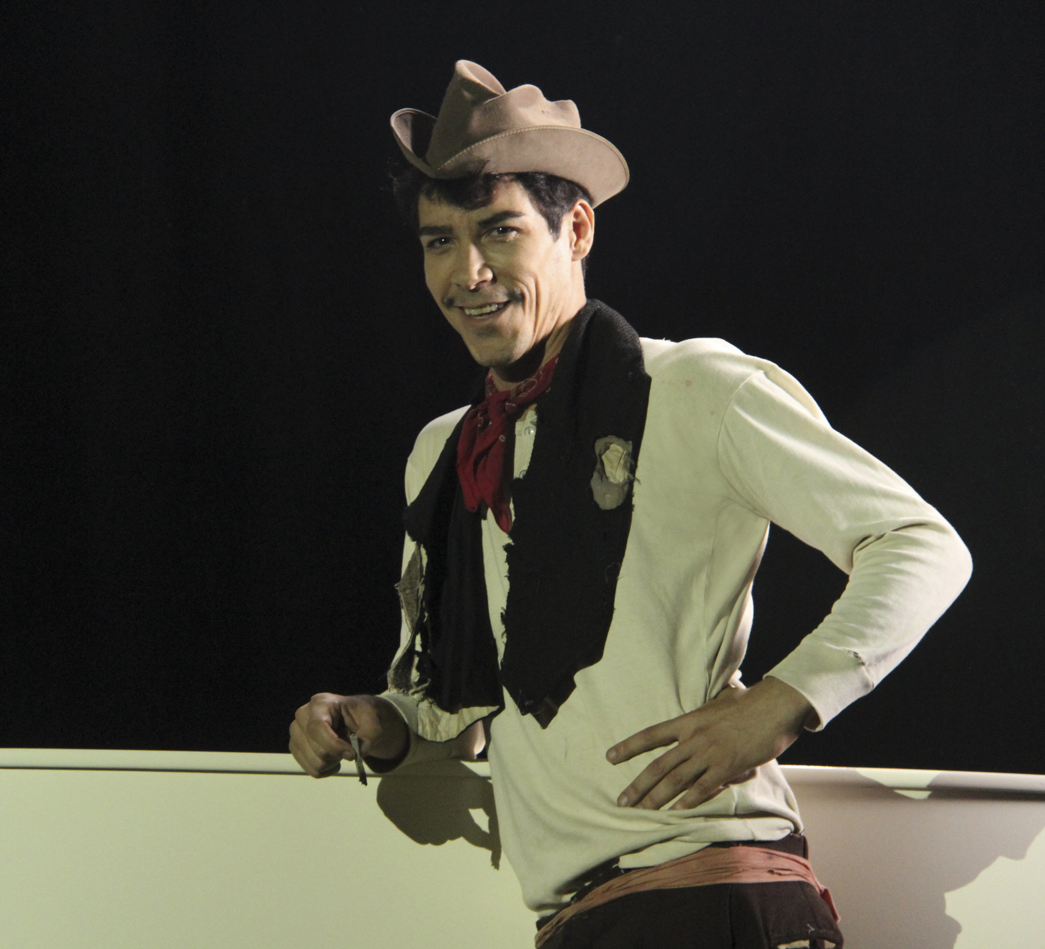 Óscar Jaenada in Cantinflas (2014)