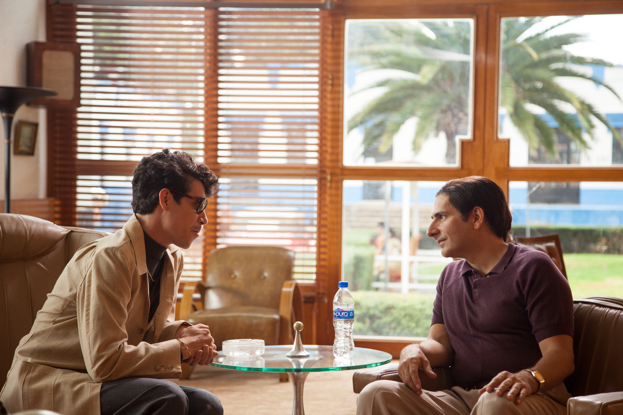 Michael Imperioli and Óscar Jaenada in Cantinflas (2014)