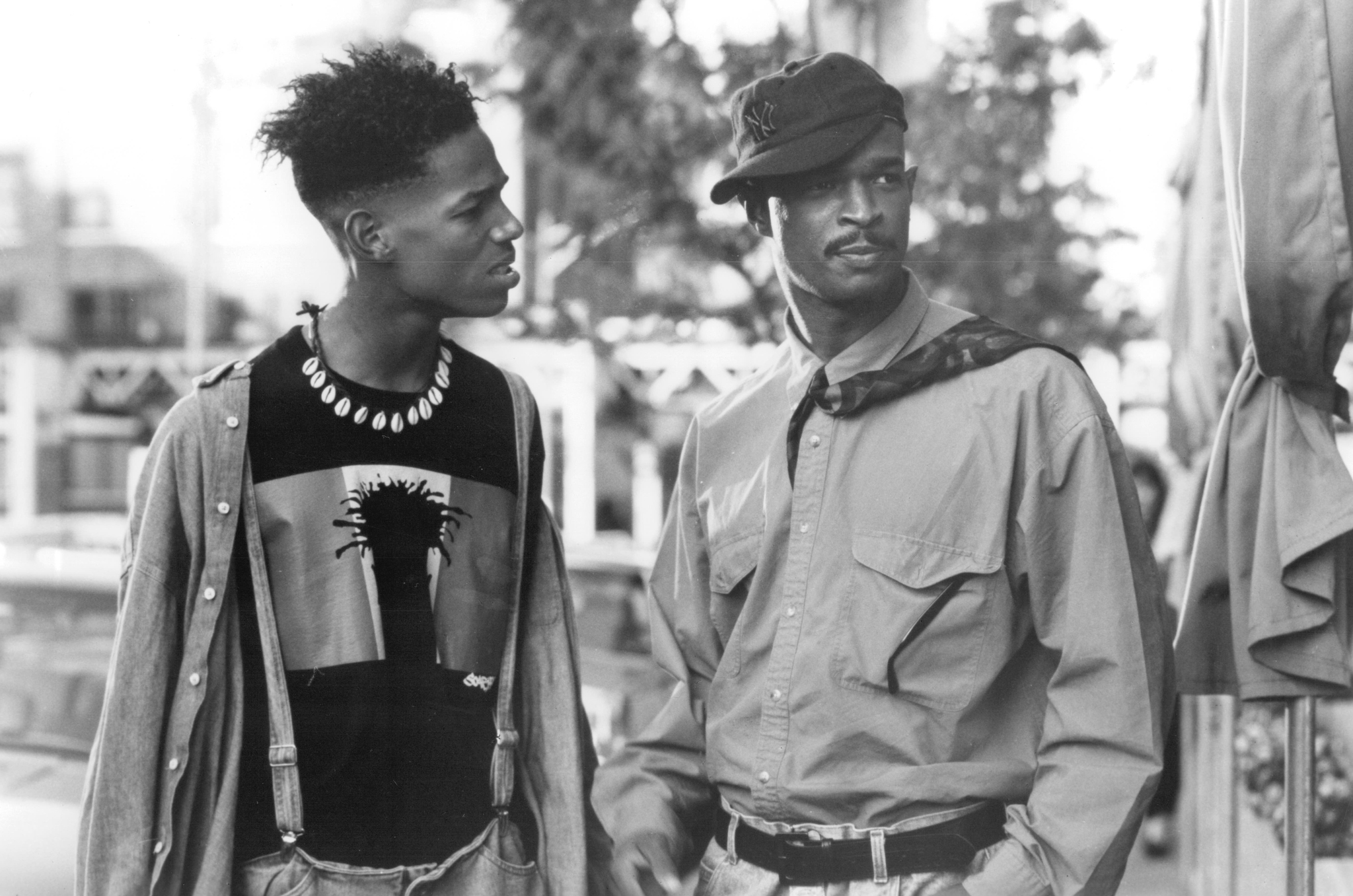 Damon Wayans and Marlon Wayans in Mo' Money (1992)