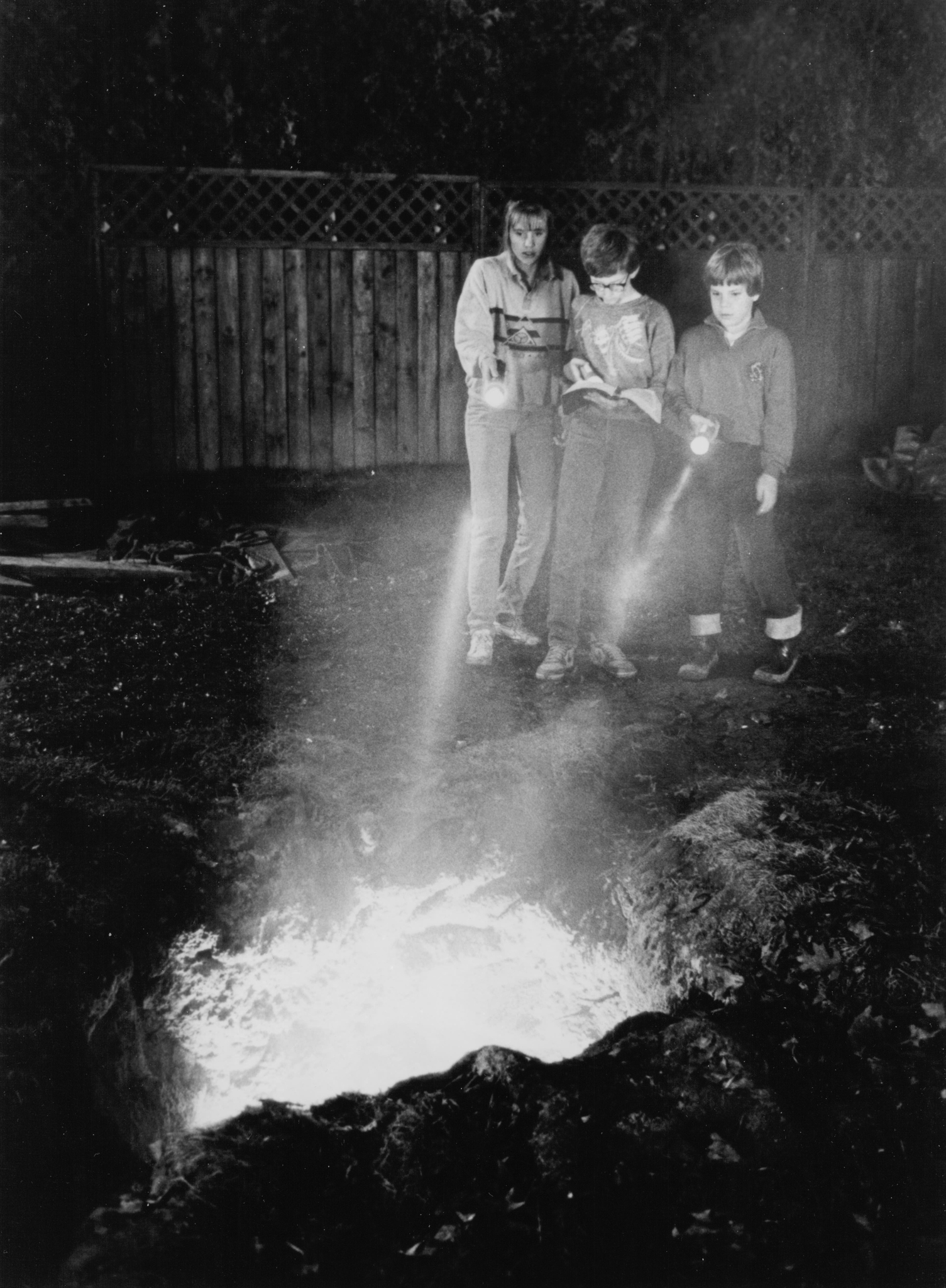 Stephen Dorff, Christa Denton, and Louis Tripp in The Gate (1987)