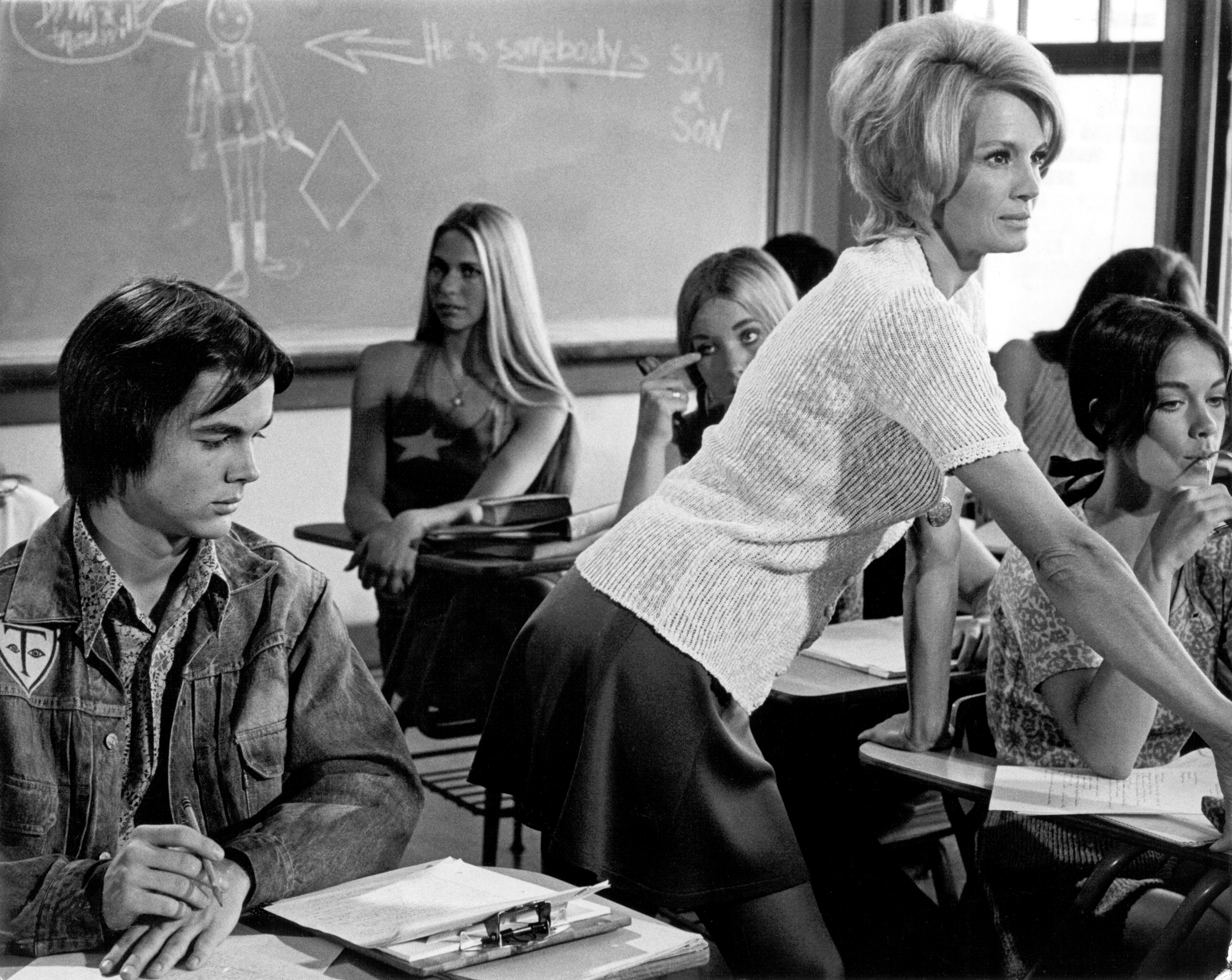 Angie Dickinson, JoAnna Cameron, John David Carson, and Margaret Markov in Pretty Maids All in a Row (1971)