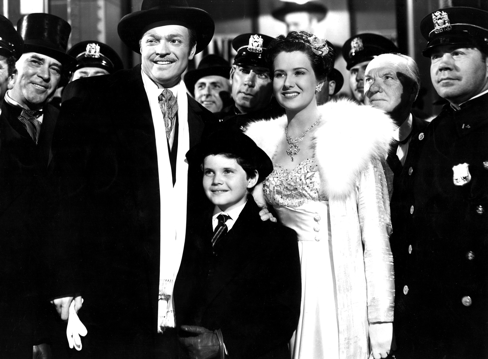 Orson Welles, Baudelio Alva, Sonny Bupp, Mitchell Ingraham, Philip Morris, Francis Sayles, Ruth Warrick, Gene Chervow, James Brought, and T. Lockwood Arbright in Citizen Kane (1941)