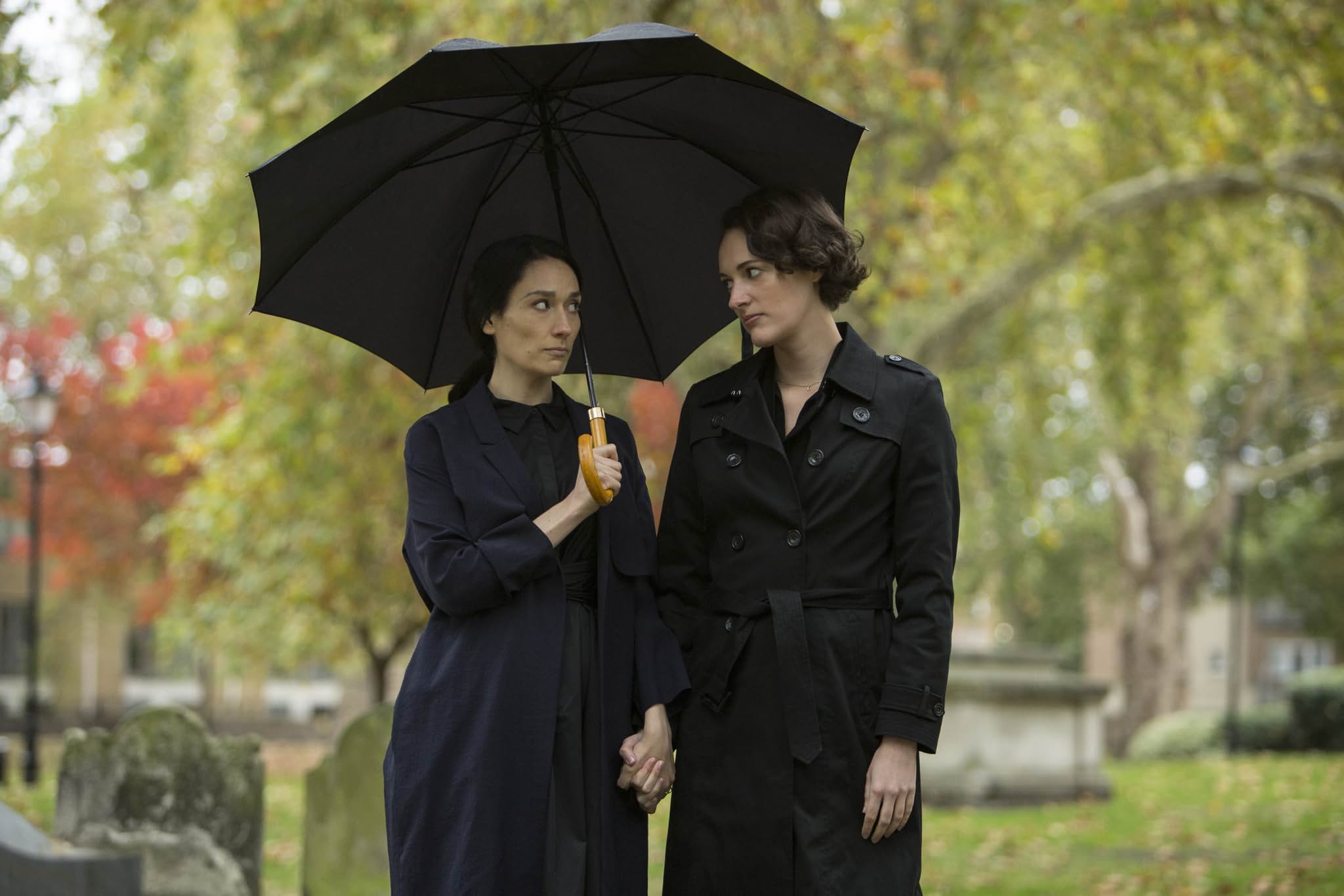 Phoebe Waller-Bridge and Sian Clifford in Fleabag (2016)