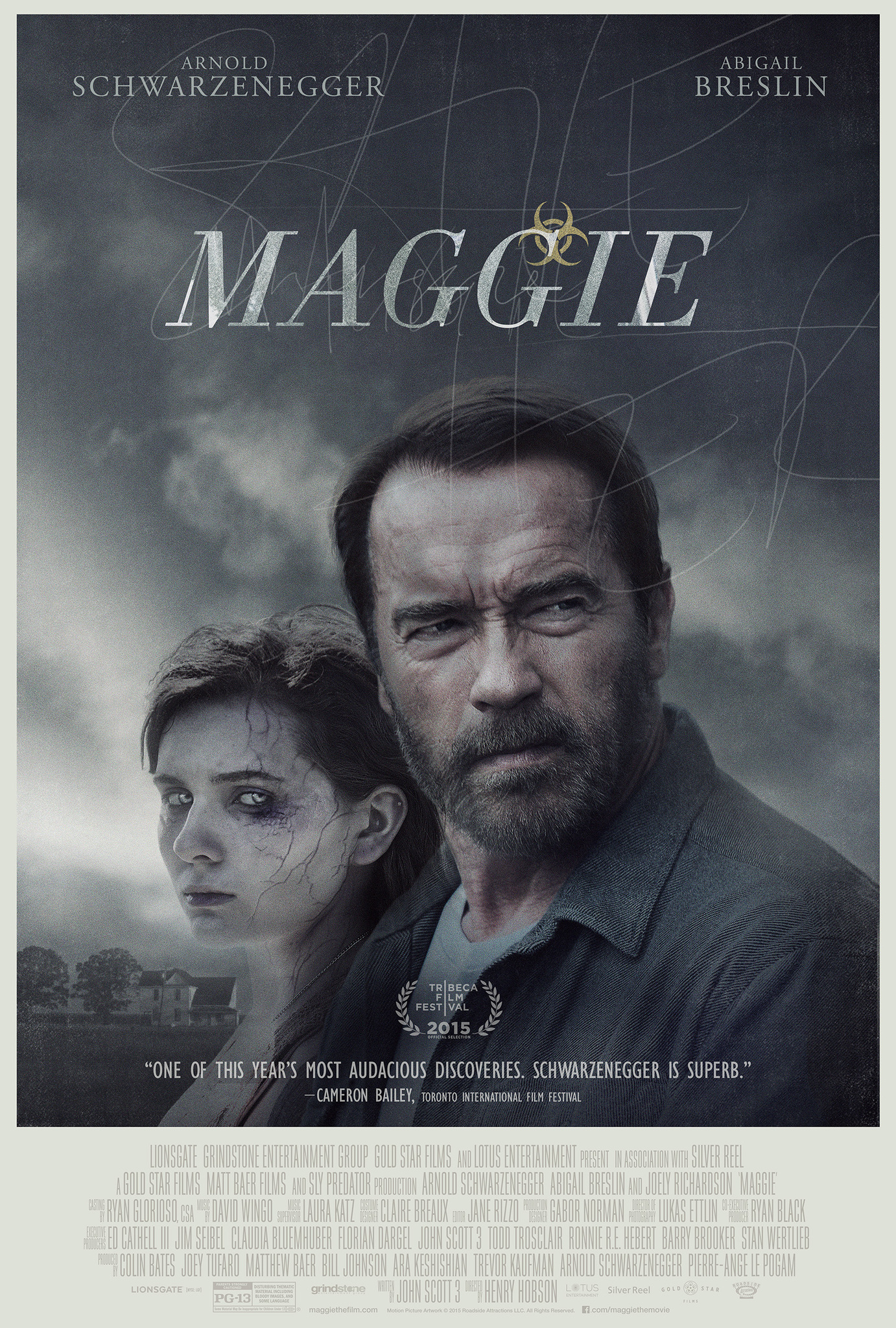 Arnold Schwarzenegger and Abigail Breslin in Maggie (2015)