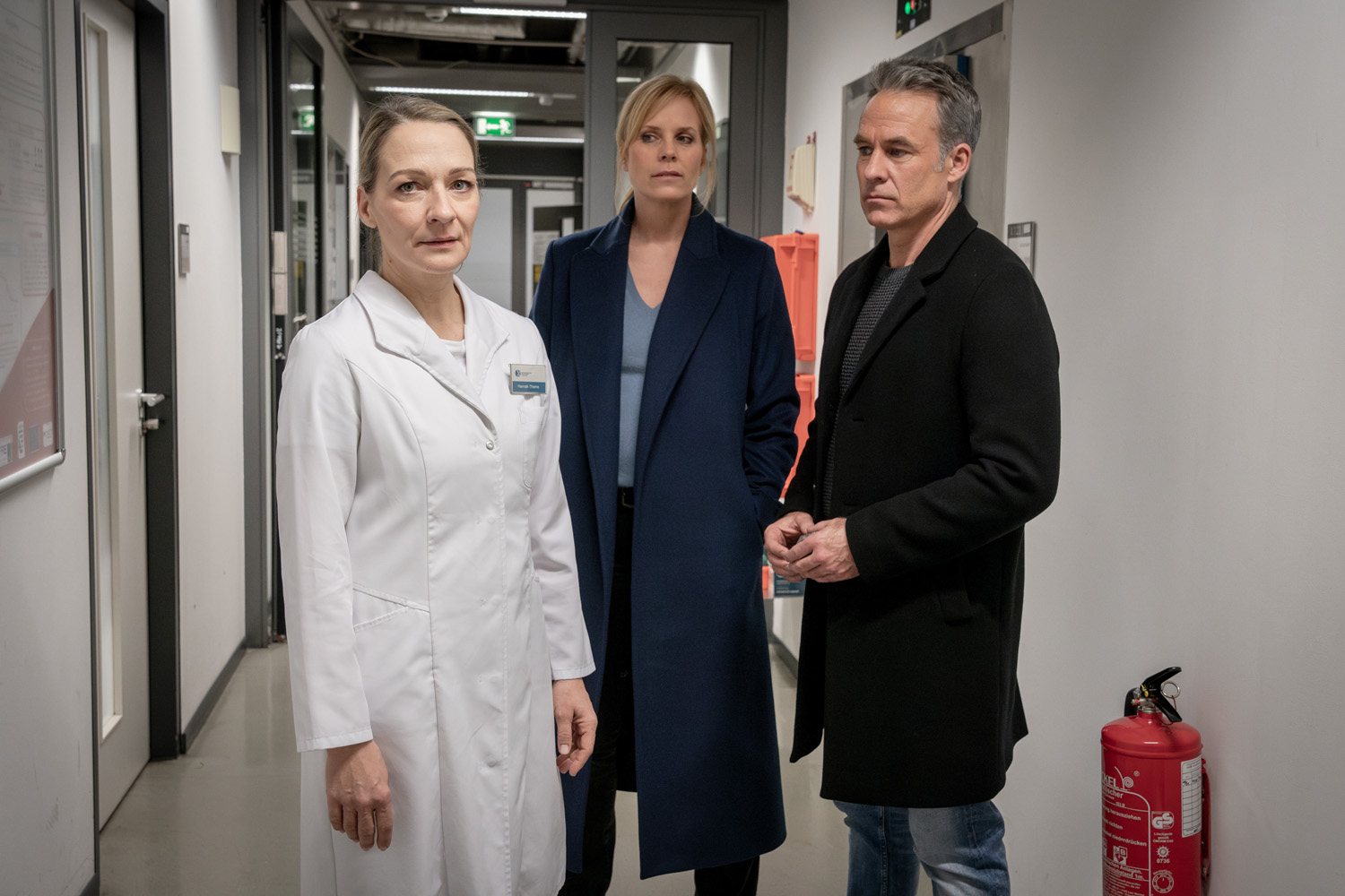 Marco Girnth, Melanie Marschke, and Anika Mauer in Um ein Haar (2024)