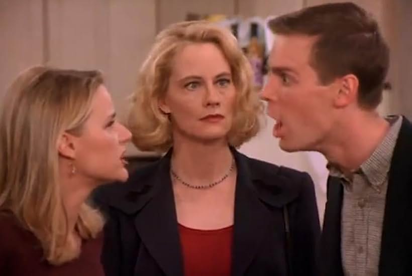 Cybill Shepherd, Peter Krause, and Dedee Pfeiffer in Cybill (1995)