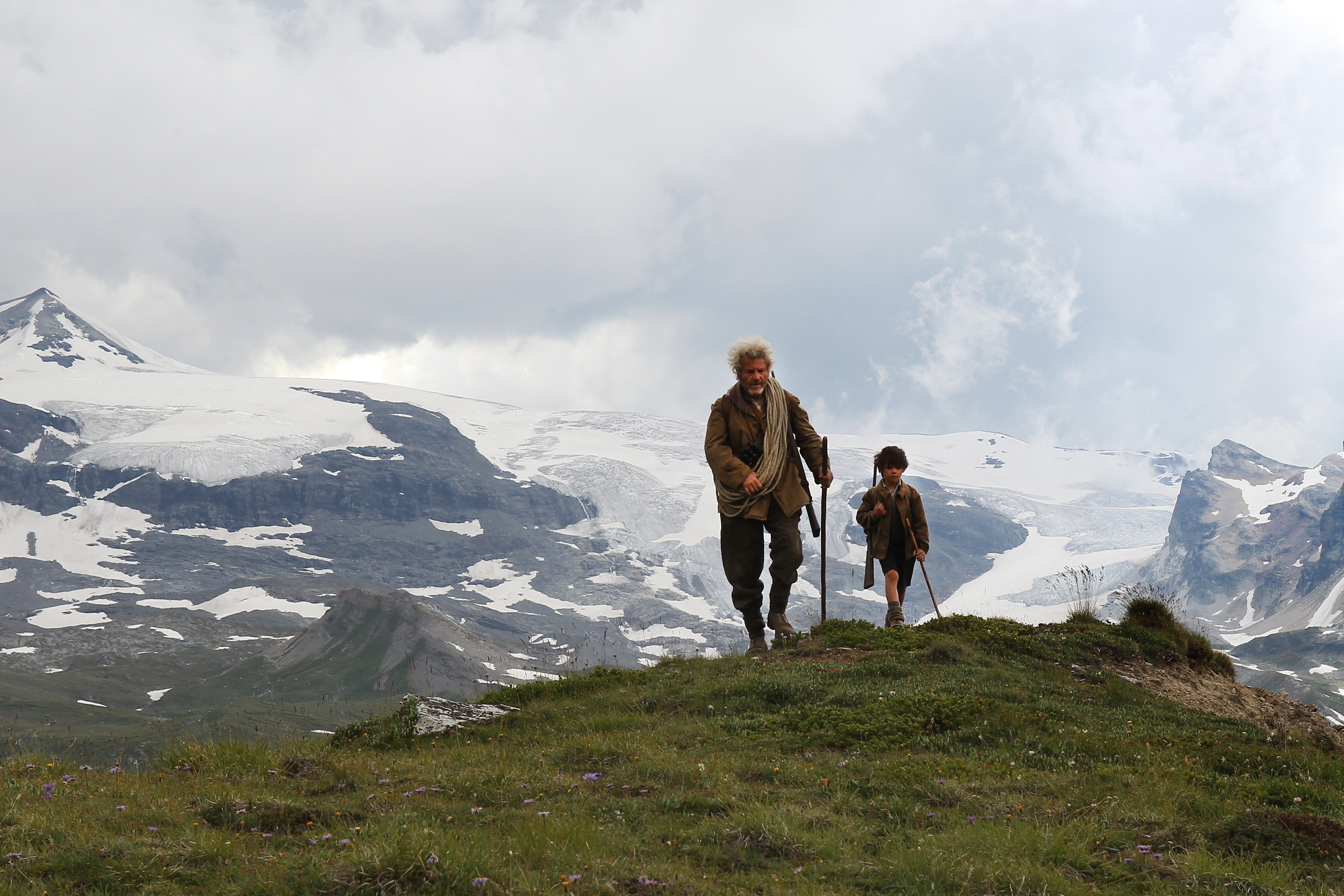 Tchéky Karyo and Félix Bossuet in Belle & Sebastian (2013)