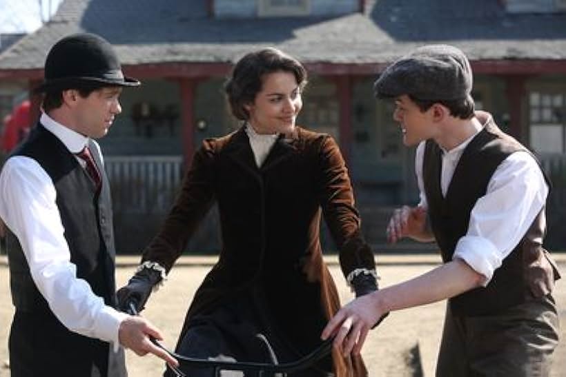 Bug Hall, Annie Read, and Robert Aramayo in Harley and the Davidsons (2016)