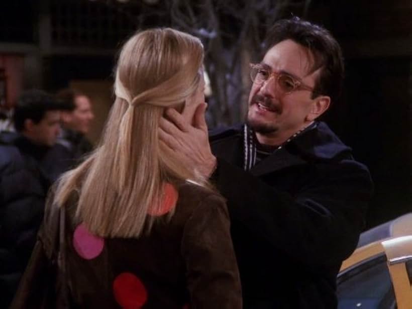 Hank Azaria and Lisa Kudrow in Friends (1994)