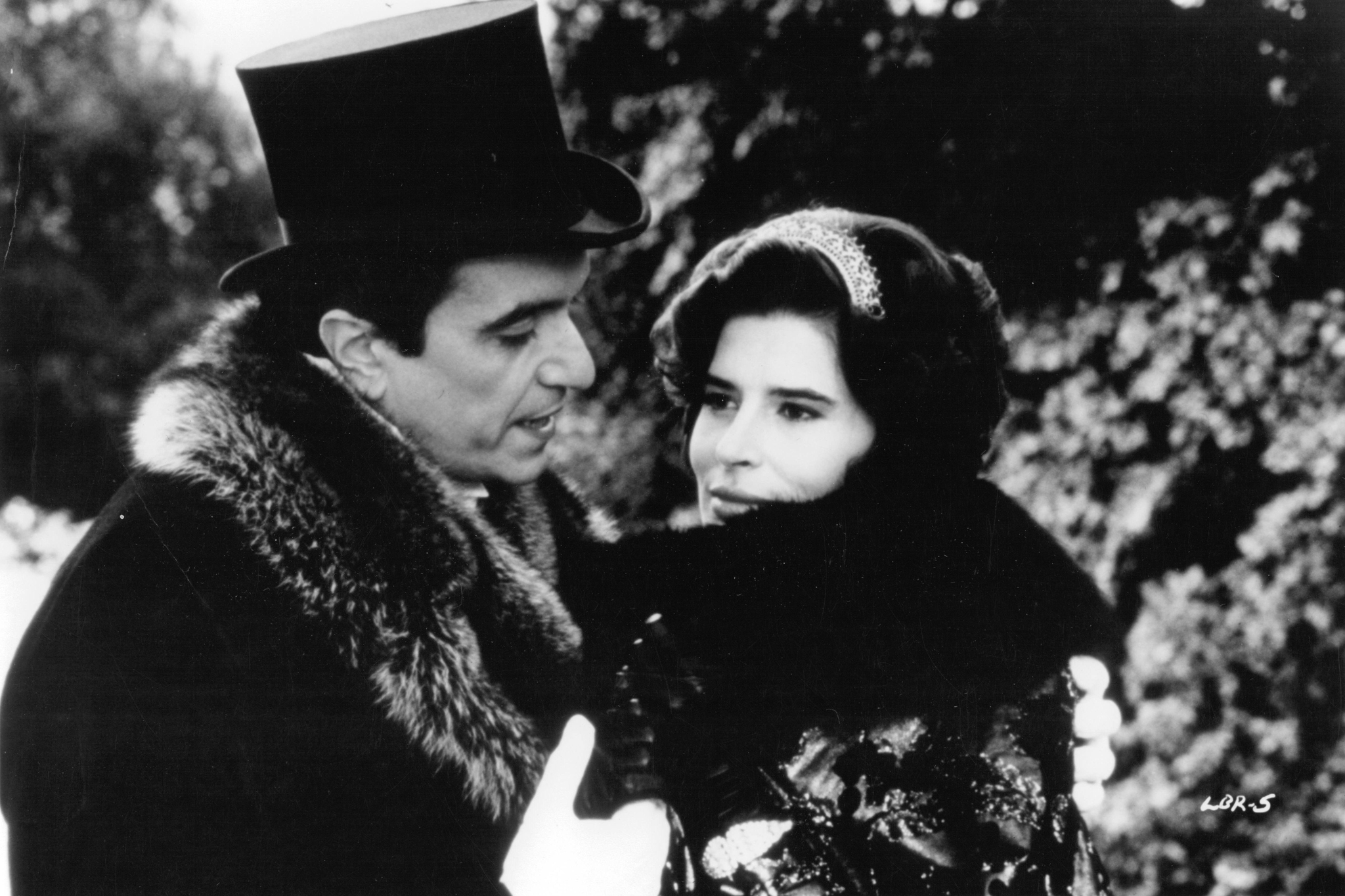 Fanny Ardant and Ruggero Raimondi in Life Is a Bed of Roses (1983)