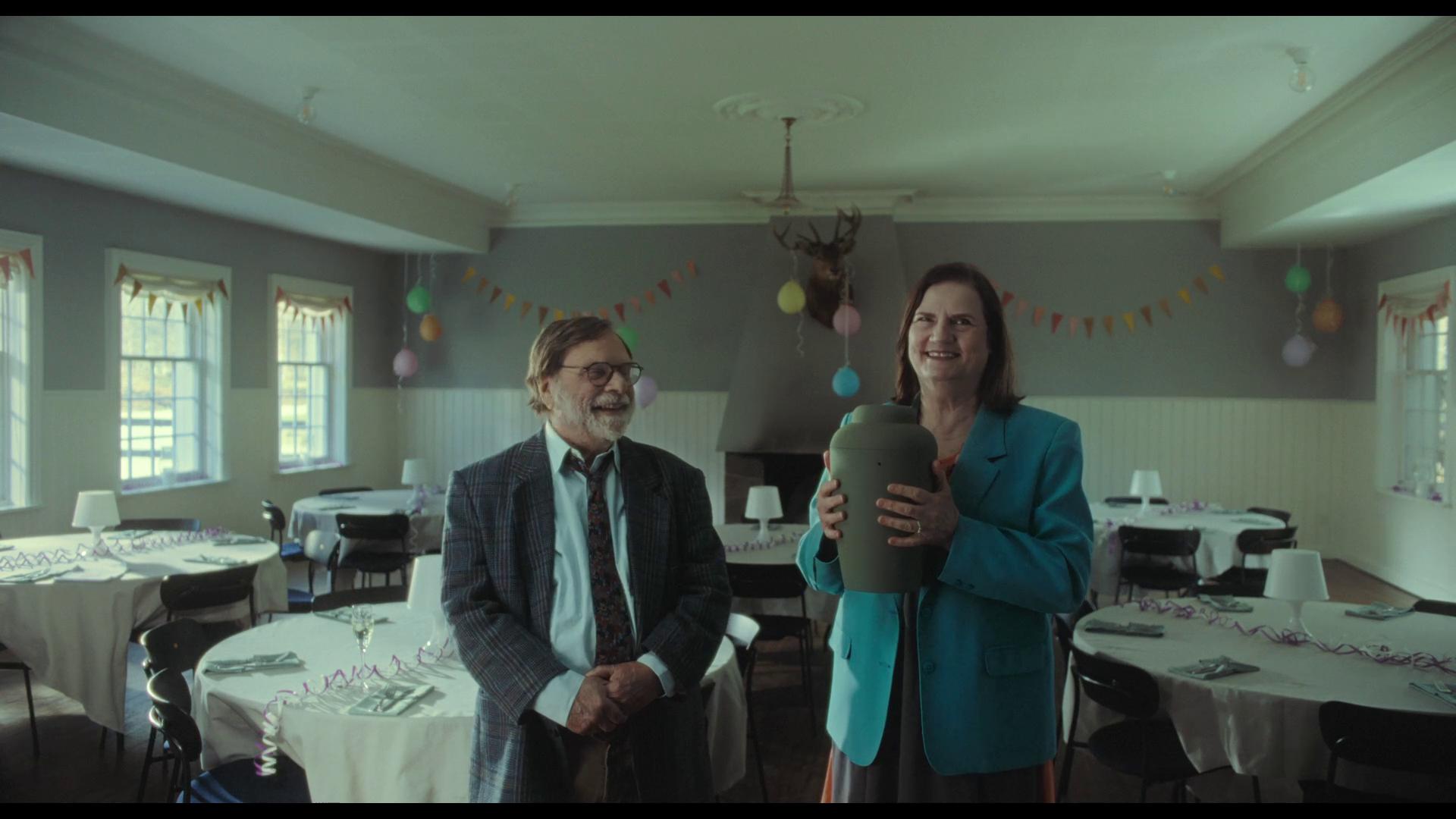 Lars Knutzon and Tina Gylling Mortensen in Død af grin (2023)