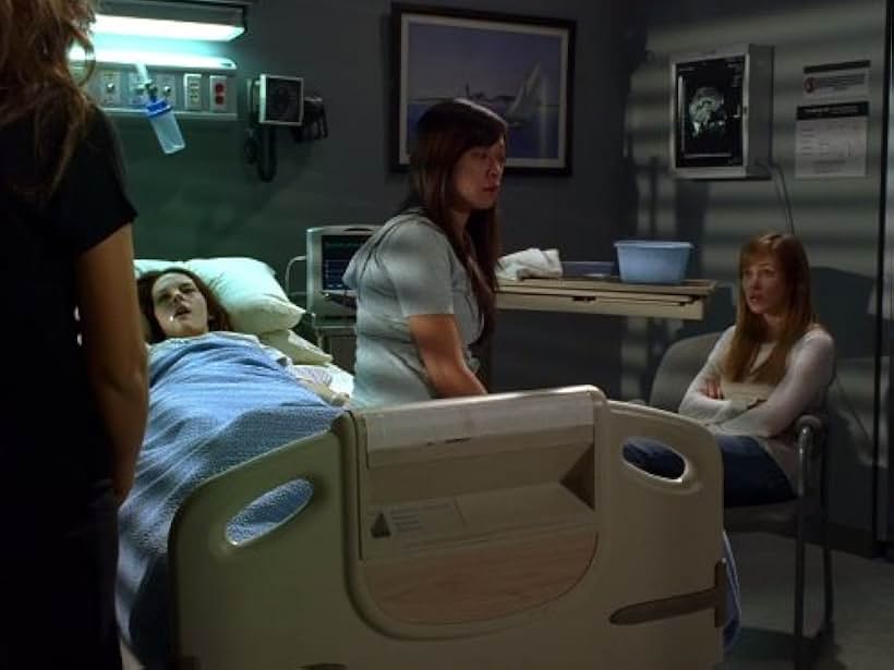 Jennifer Love Hewitt, Camille Chen, Courtnee Draper, and Autumn Reeser in Ghost Whisperer (2005)