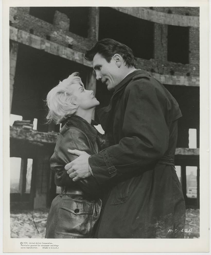 Jack Palance and Martine Carol in Ten Seconds to Hell (1959)