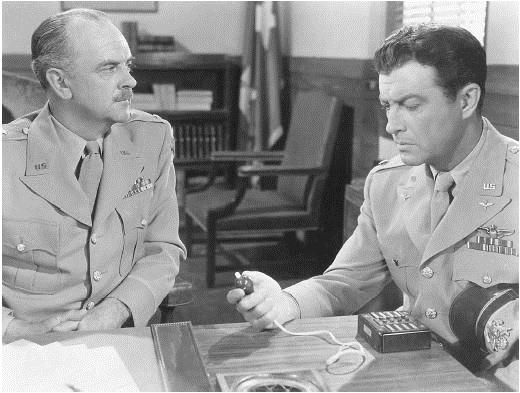 Robert Taylor and Larry Keating in Above and Beyond (1952)