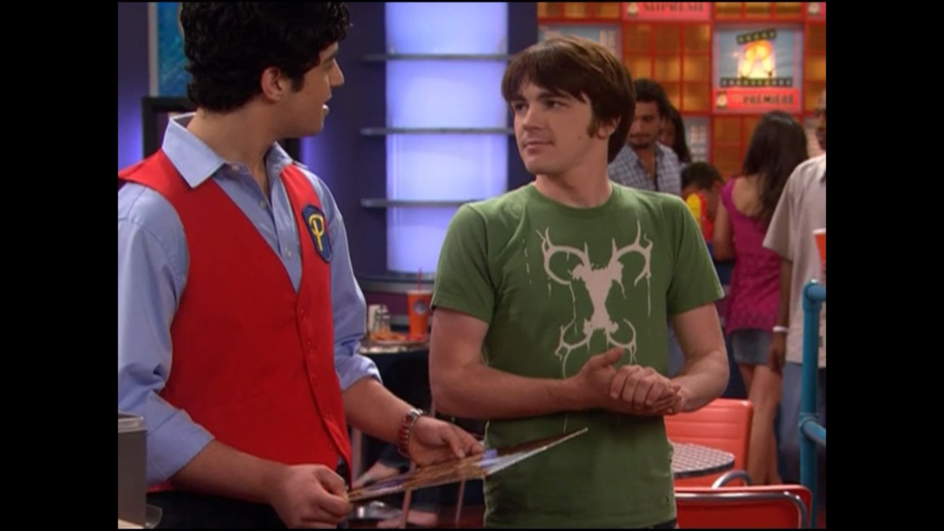 Drake Bell and Josh Peck in Drake & Josh (2004)