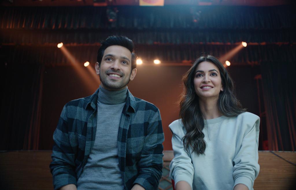 Kriti Kharbanda and Vikrant Massey in 14 Phere (2021)