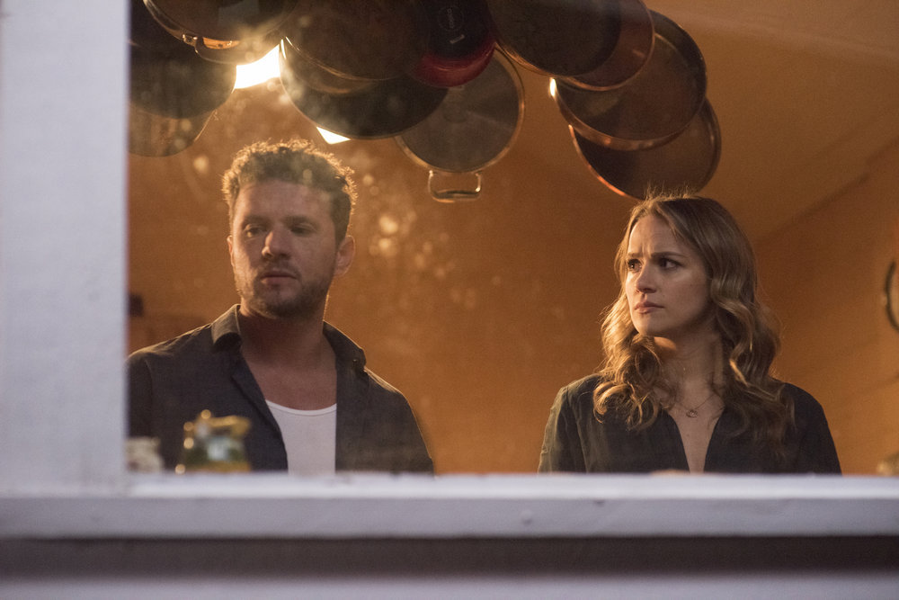 Ryan Phillippe and Shantel VanSanten in Shooter (2016)