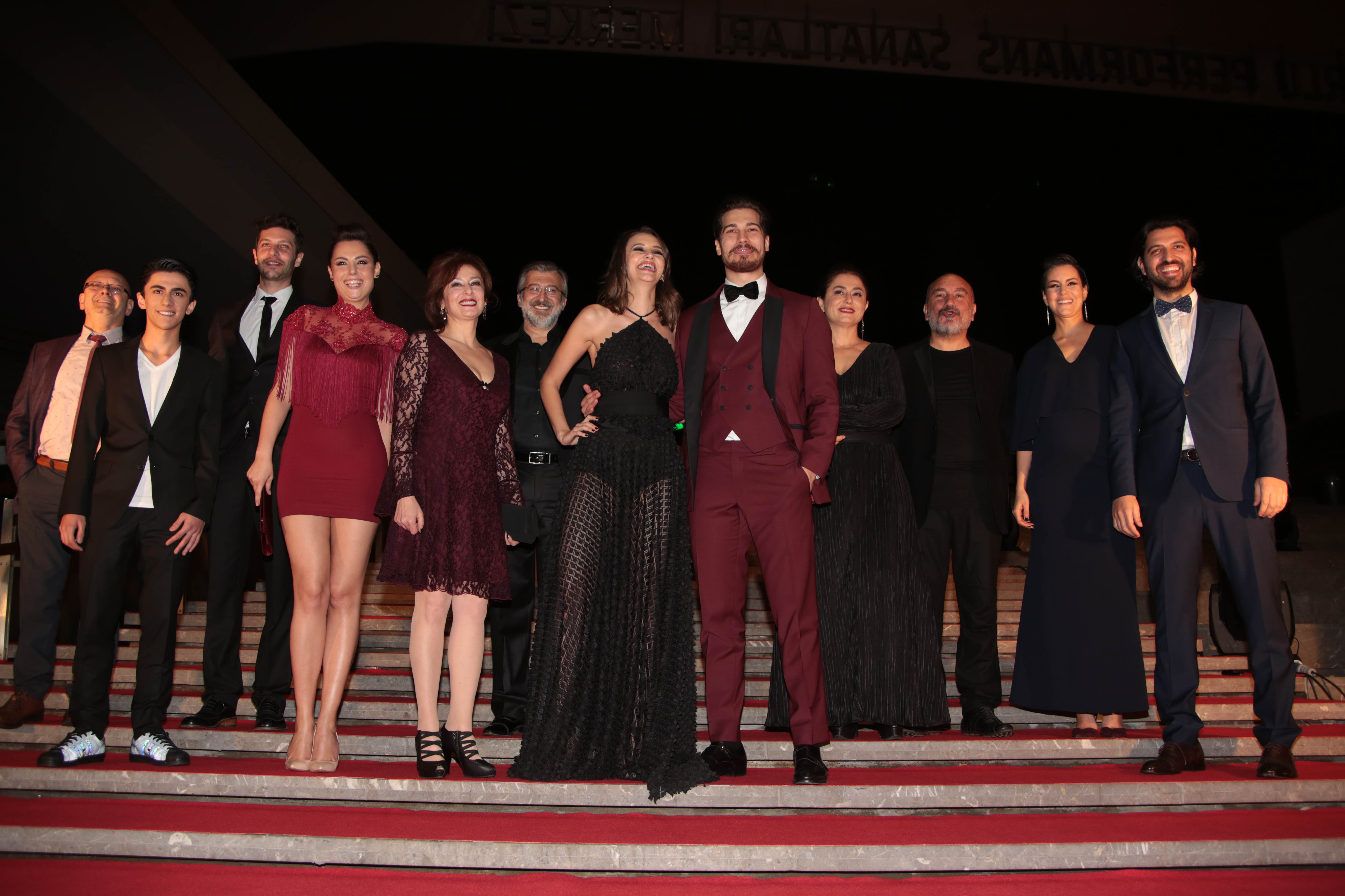 Defne Kayalar, Çagatay Ulusoy, Ali Bilgin, and Leyla Lydia Tugutlu in Delibal (2015)