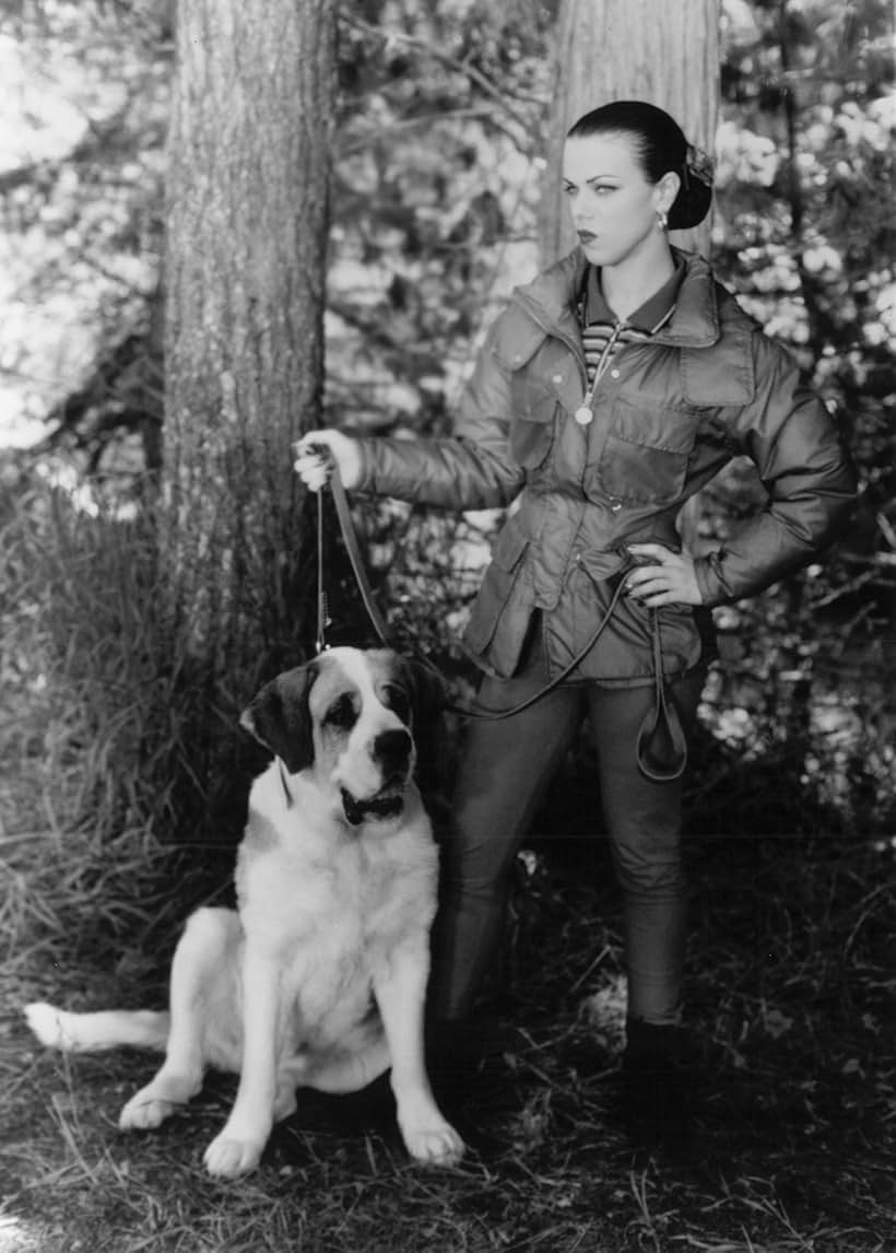 Debi Mazar in Beethoven's 2nd (1993)