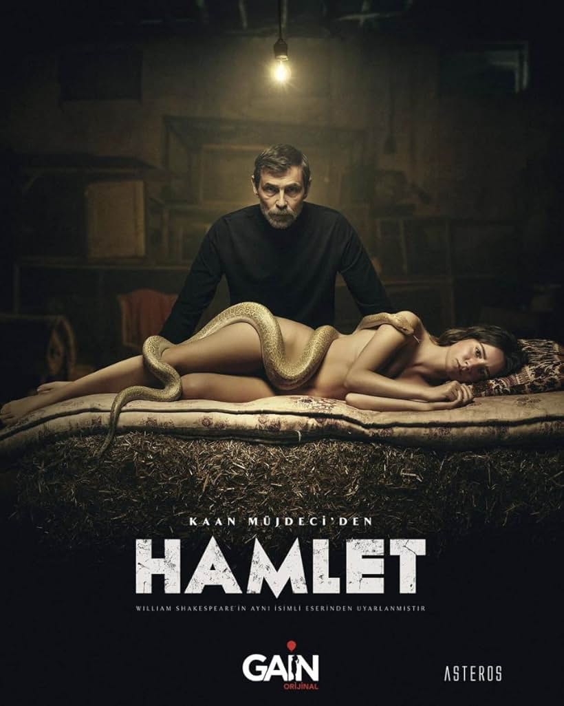 Erdal Besikçioglu and Elit Iscan in Hamlet (2021)