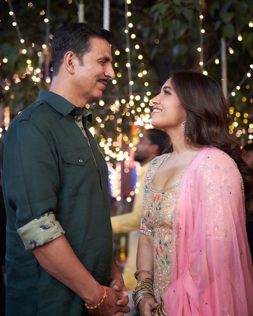 Akshay Kumar and Bhumi Pednekar in Raksha Bandhan (2022)