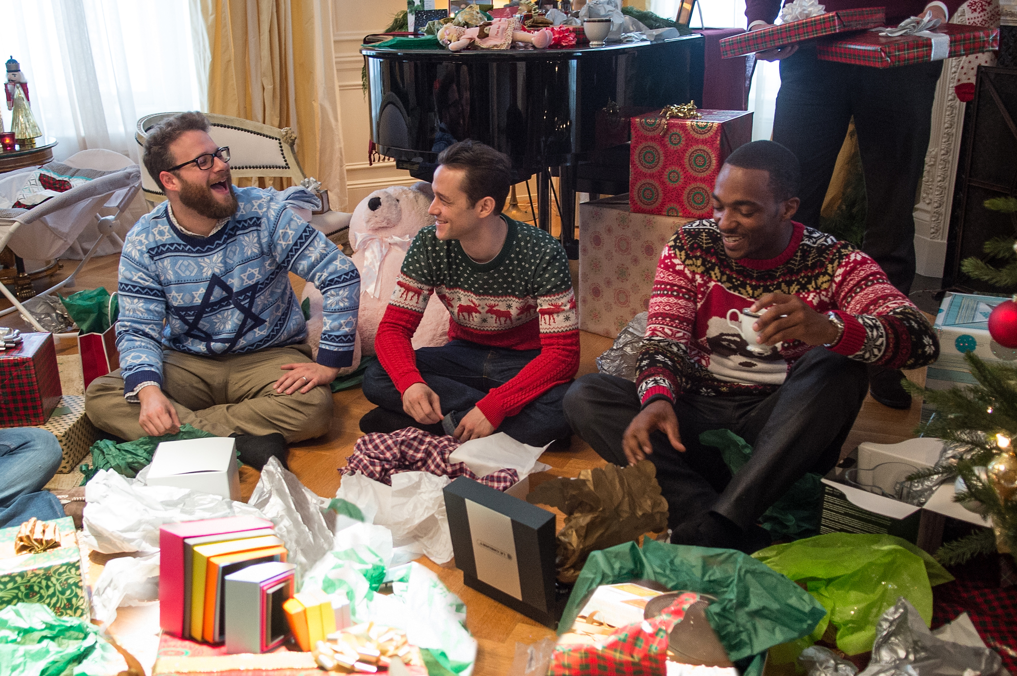 Joseph Gordon-Levitt, Seth Rogen, and Anthony Mackie in The Night Before (2015)