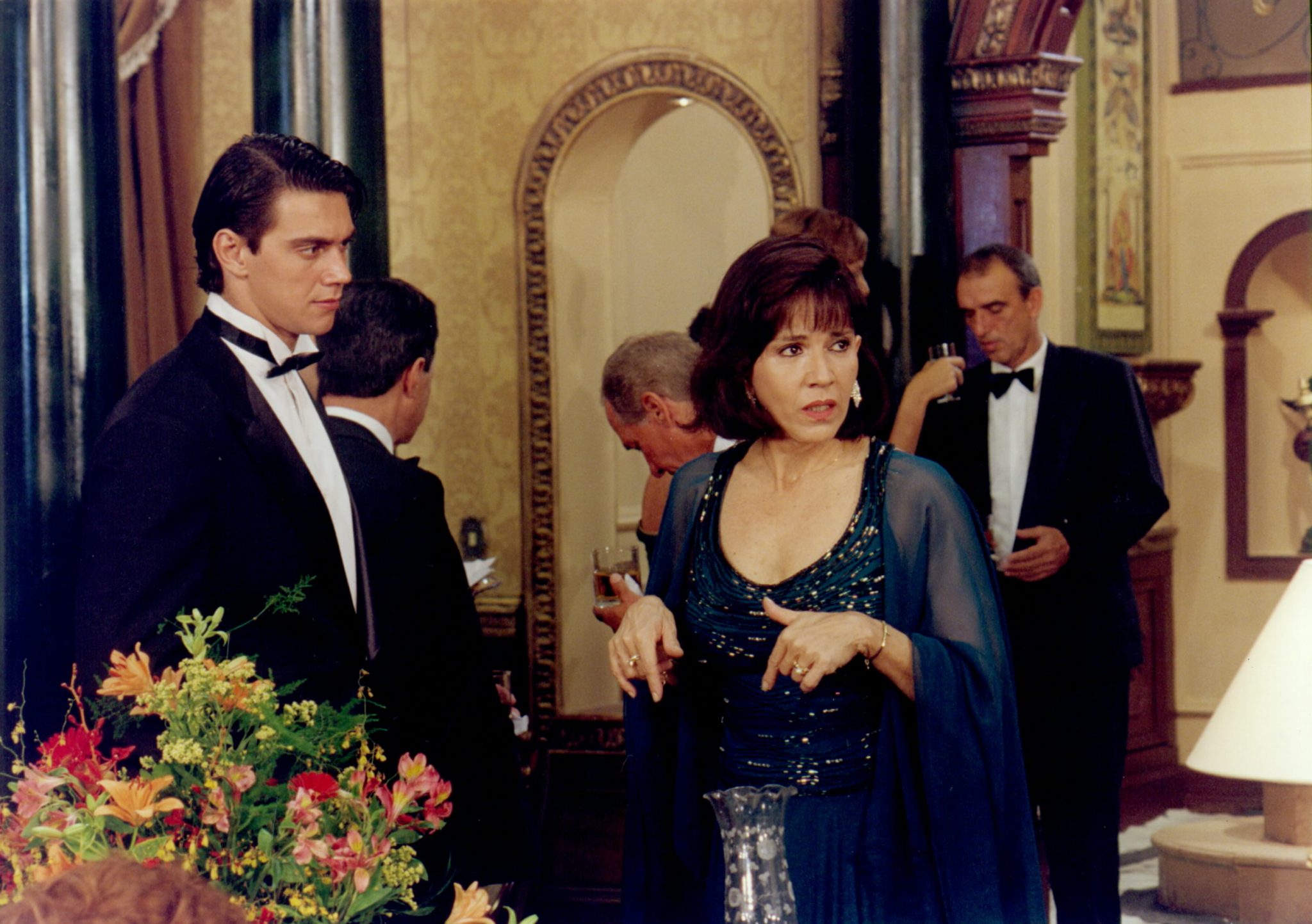 Yoná Magalhães and Luigi Palhares in The Next Victim (1995)