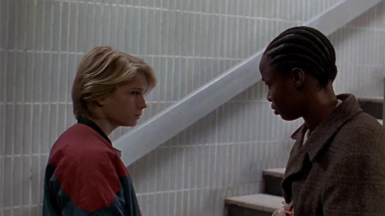 Assita Ouedraogo and Jérémie Renier in The Promise (1996)