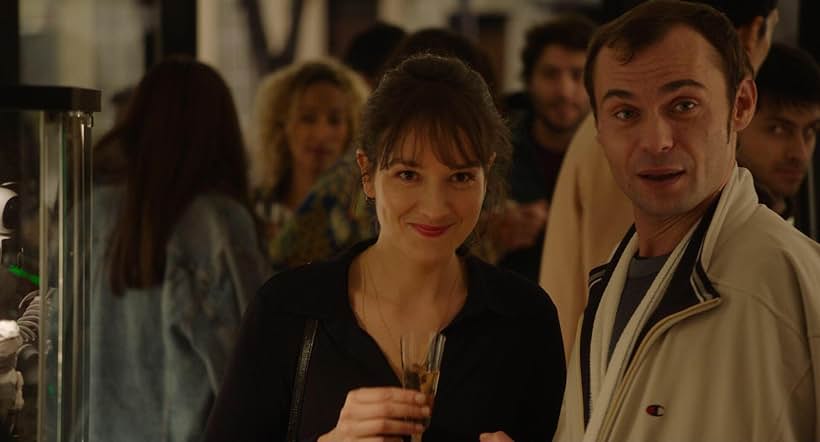 Robinson Stévenin and Anaïs Demoustier in Sic Transit Gloria Mundi (2019)