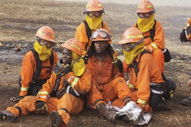 Q'orianka Kilcher and DeWanda Wise in Firelight (2012)