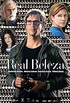 Vladimir Brichta, Francisco Cuoco, Adriana Esteves, and Vitória Strada in Real Beleza (2015)