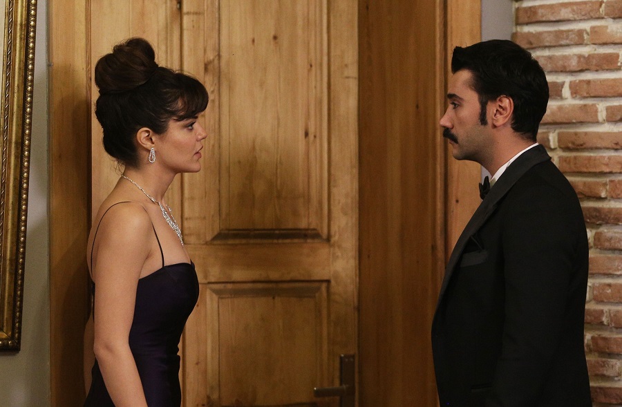 Hilal Altinbilek and Ugur Günes in 29. Bolum (2019)