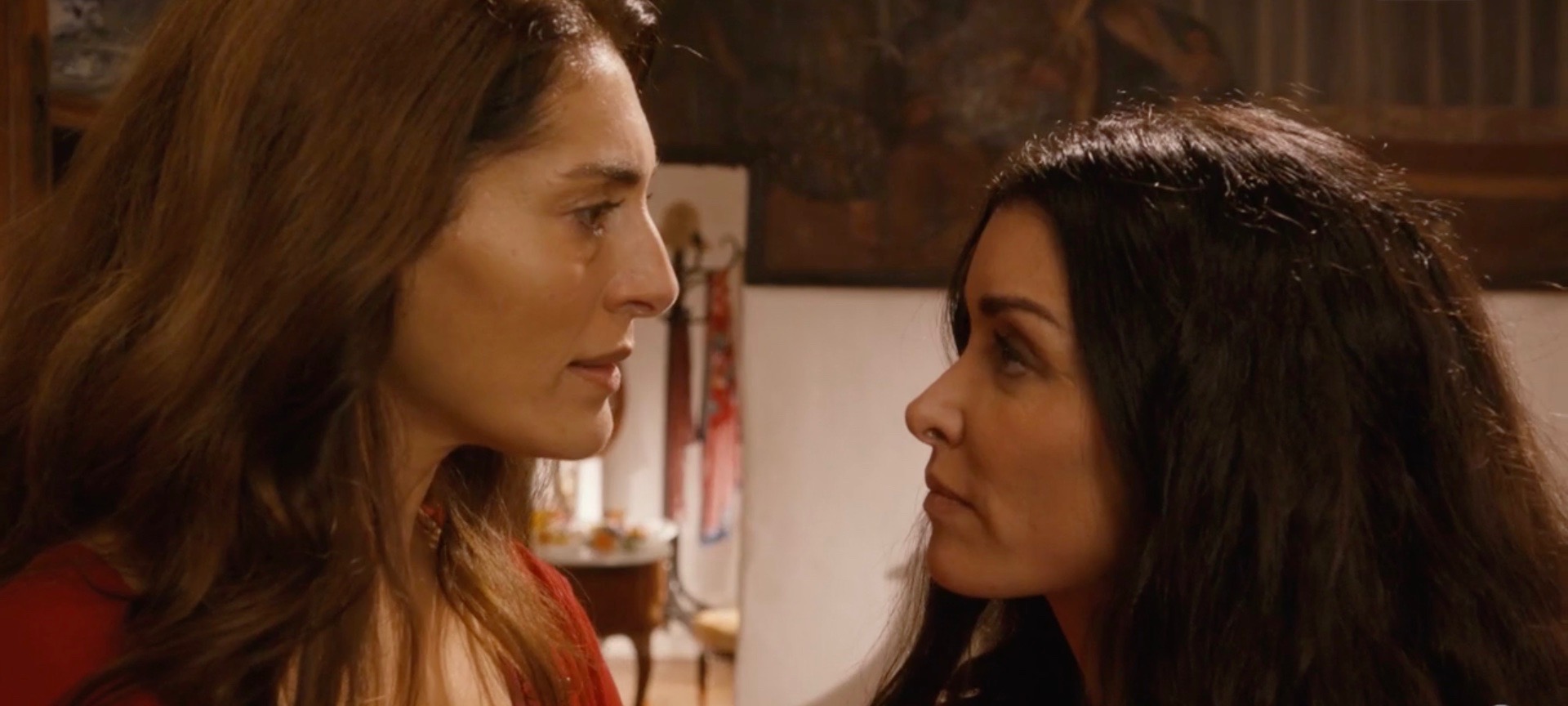 Jenifer Bartoli and Caterina Murino in Le temps est assassin (2019)