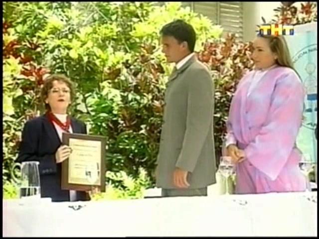 Juan Pablo Raba and Natalia Streignard in My Sweet Fat Valentina (2002)