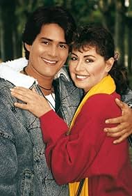 Mariela Alcalá and Carlos Montilla in La loba herida (1992)