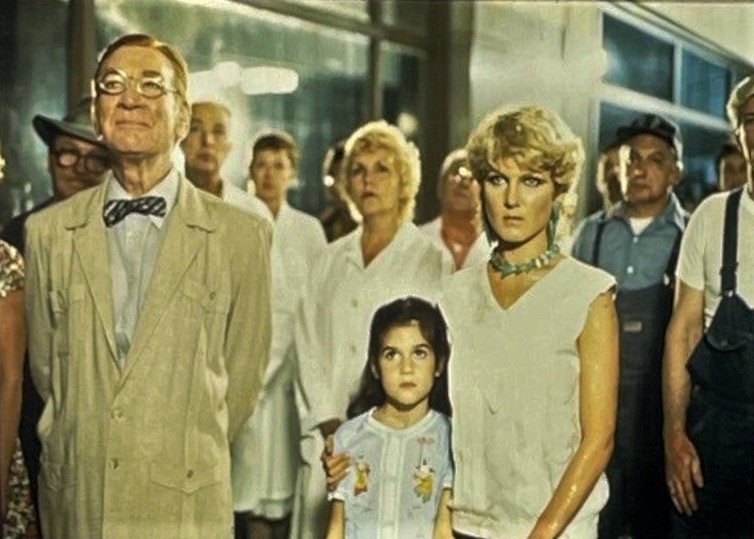 Diana Scarwid, Lulu Sylbert, and Kenneth Tobey in Strange Invaders (1983)