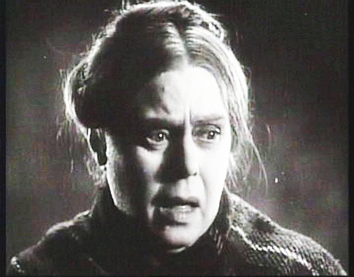 Dorothy Vernon in Murders in the Rue Morgue (1932)