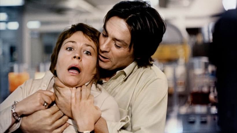 Alain Delon and Annie Girardot in Traitement de choc (1973)