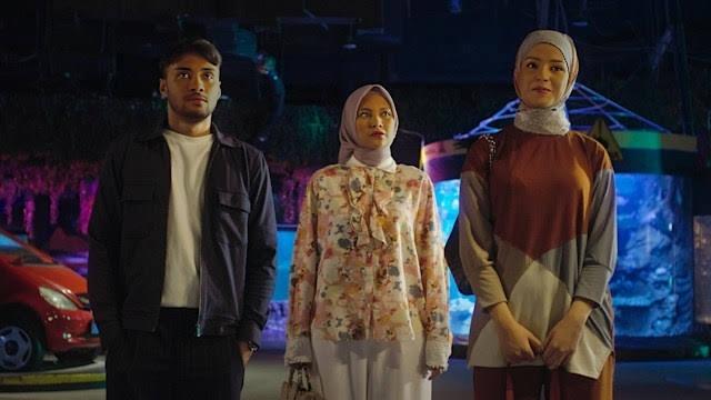 Susan Sameh, Indah Permatasari, and Refal Hady in Wedding Agreement: The Series (2022)