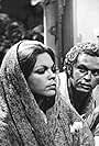 Gustavo Rodríguez and Rebeca González in Páez, el Centauro del Llano (1976)