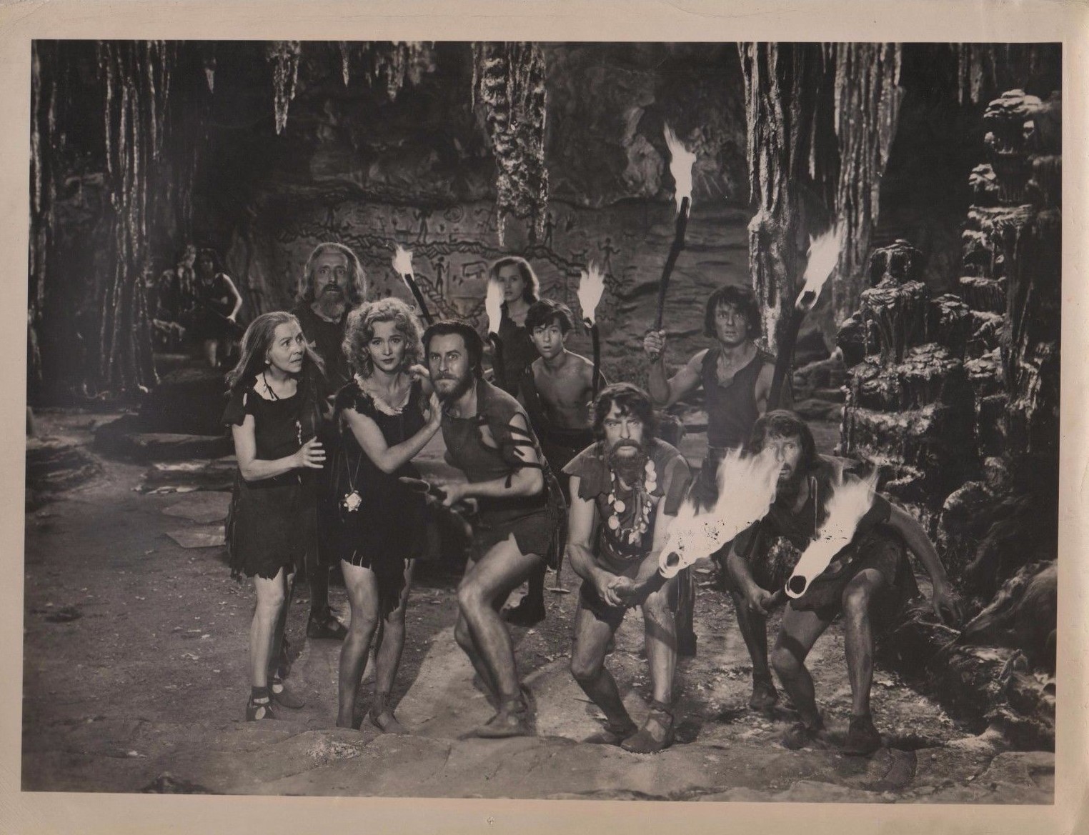 Lon Chaney Jr., Mamo Clark, Jacqueline Dalya, Nigel De Brulier, Edgar Edwards, John Hubbard, Carole Landis, and Inez Palange in One Million B.C. (1940)